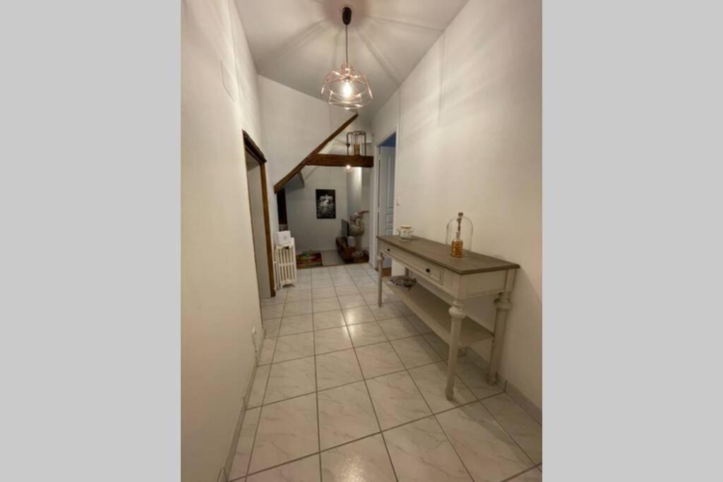 Appartement «La Vie Est Belle» Au Coeur De Sézanne Exterior foto